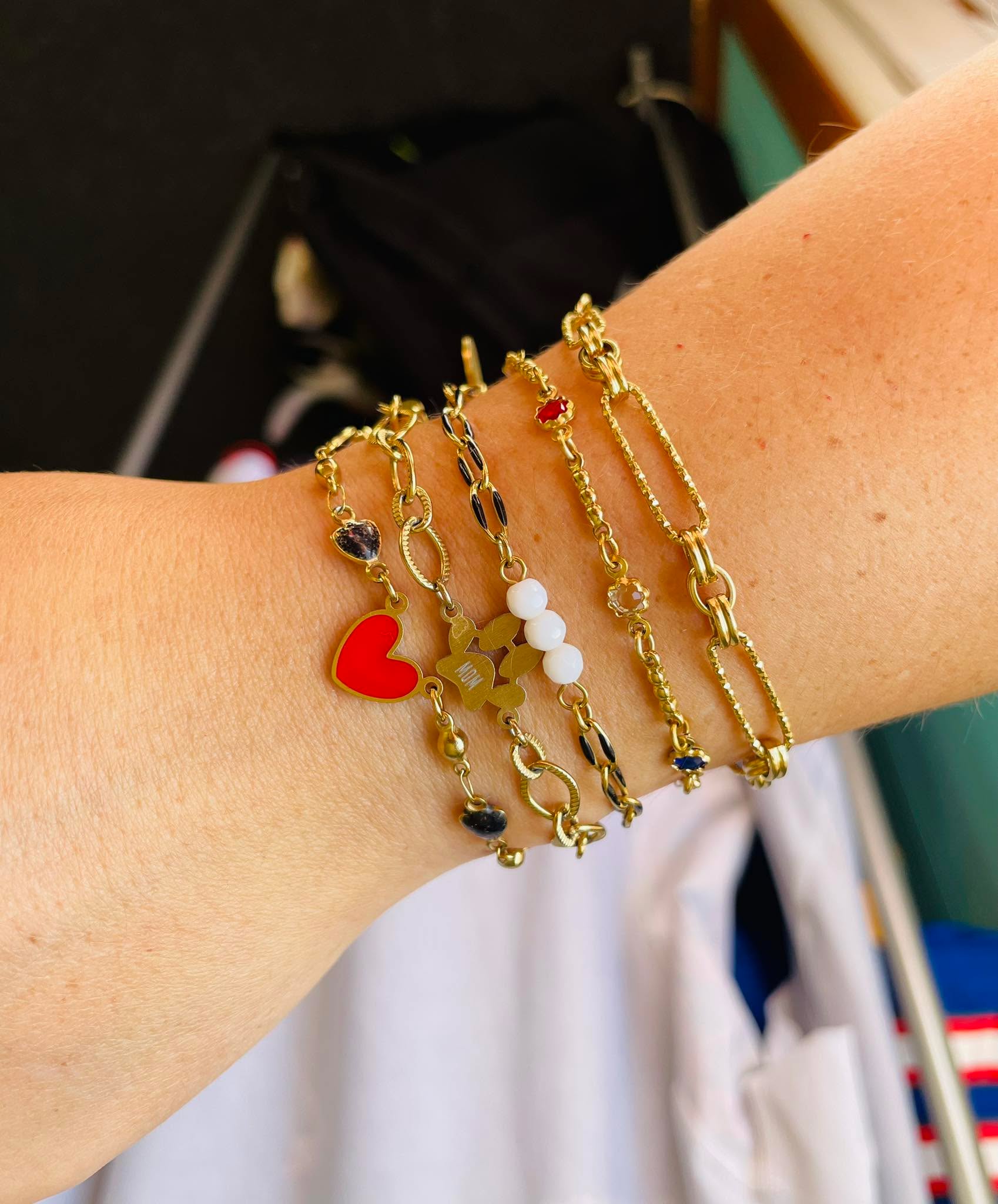Figured out a way to get some Red, White, AND Blue in my stack! And it shimmers. 😌

Go Bills!
Go Cubs!
🇺🇸 

❤️🤍💙